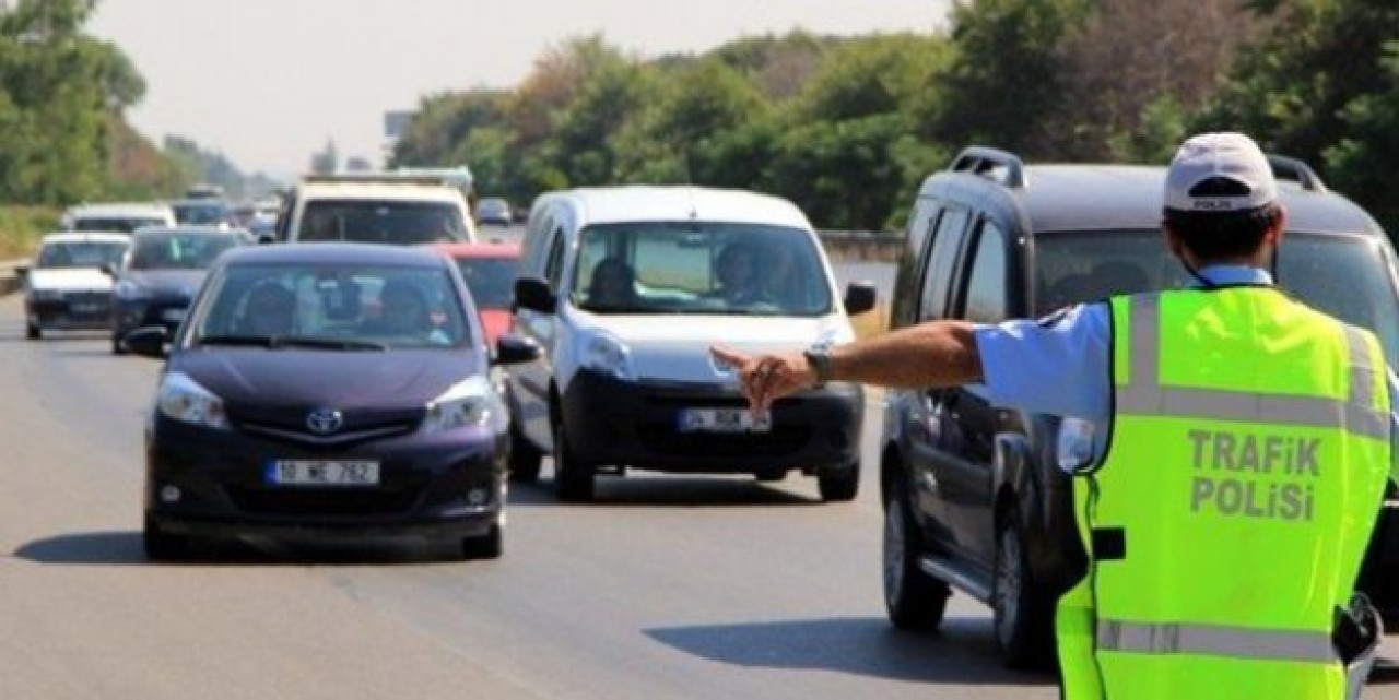 Trafik adabı dersini geçemeyen ehliyet alamayacak