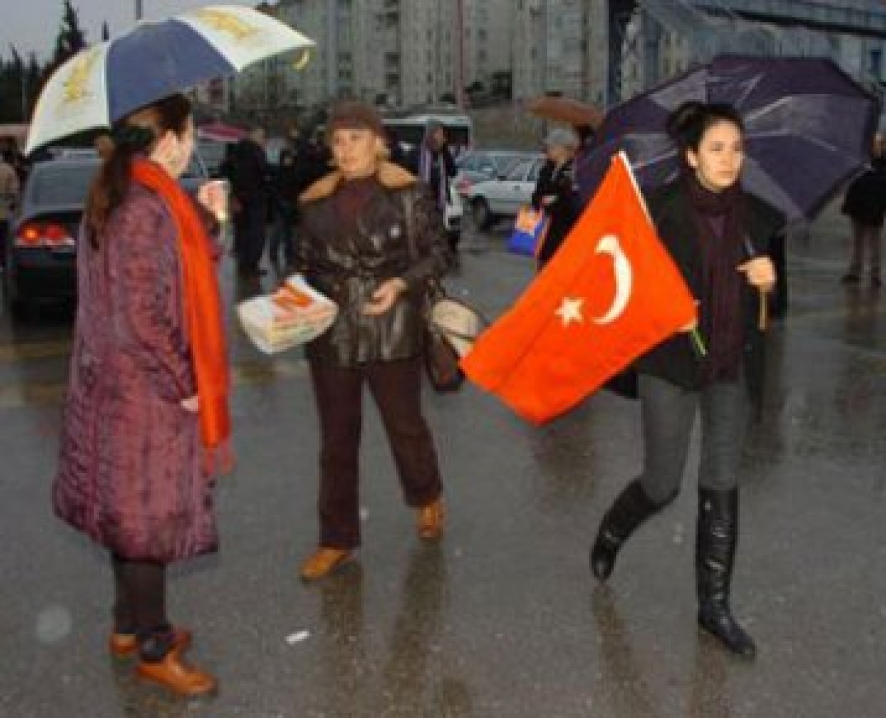 'Geçmişin acısını bizden çıkarmasınlar'