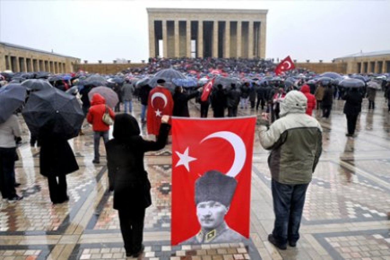 Balyoz sanıklarının eşleri Anıtkabir'de