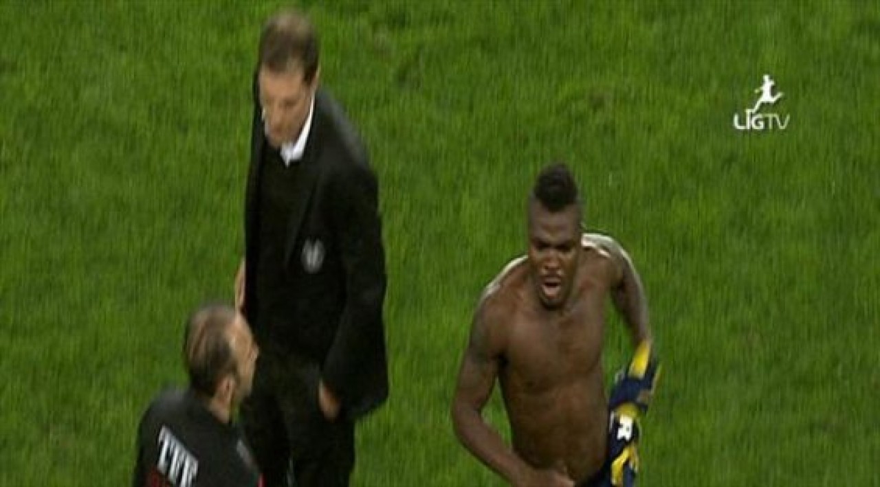 Emenike sahayı terketti