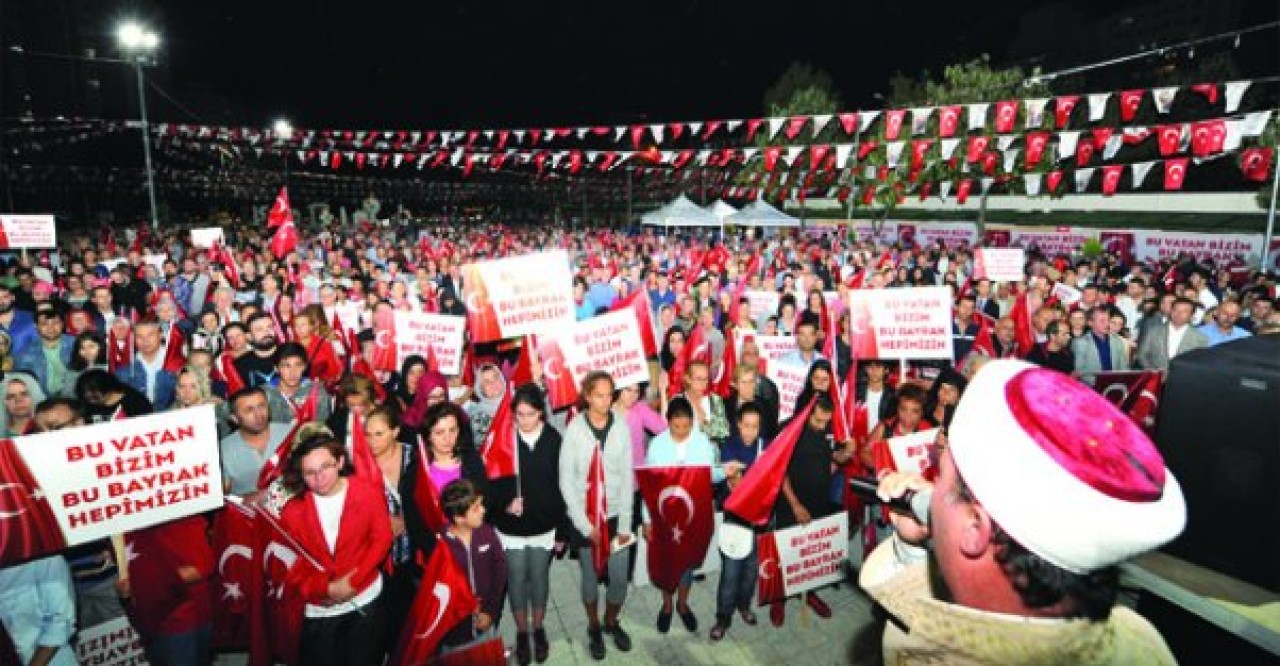 Beylikdüzü şehitlere dualar gönderdi