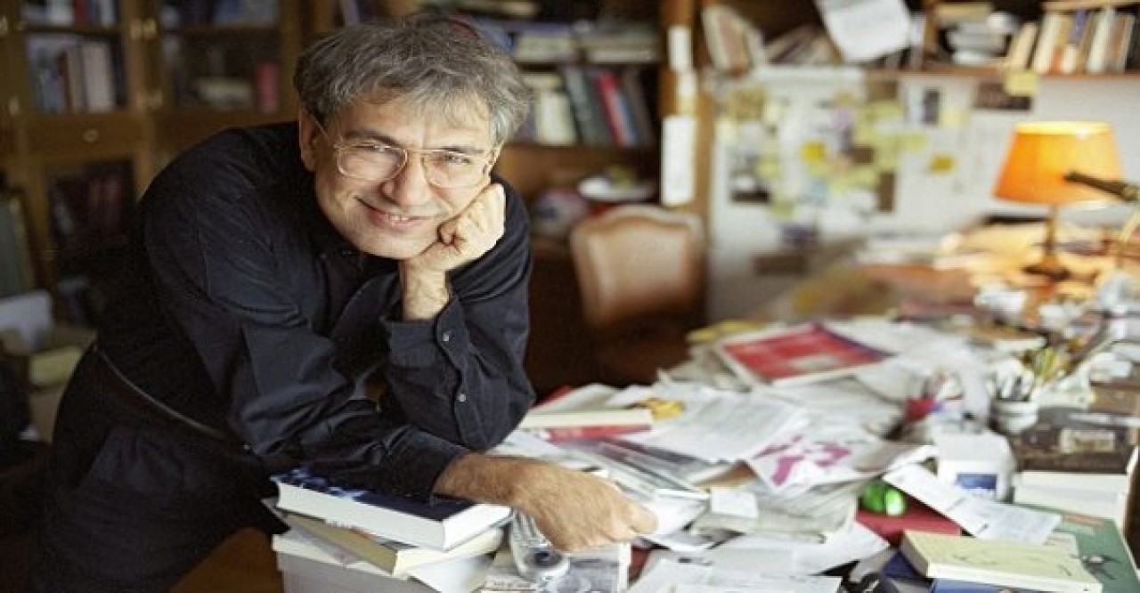 Orhan Pamuk AK Parti&#39;yi eleştirdi