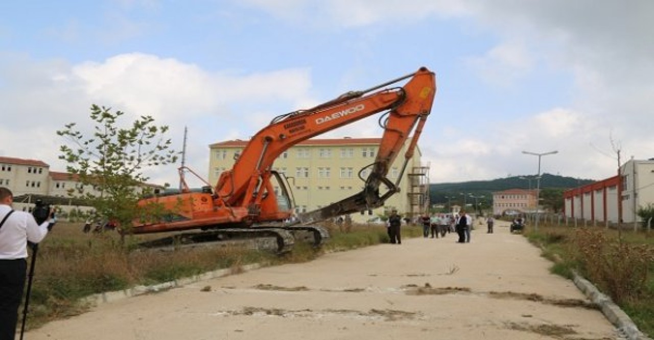 Çalışmalar durduruldu, iş makinaları gönderildi