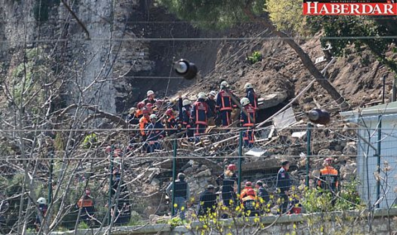 Gülhane Parkında duvar çöktü