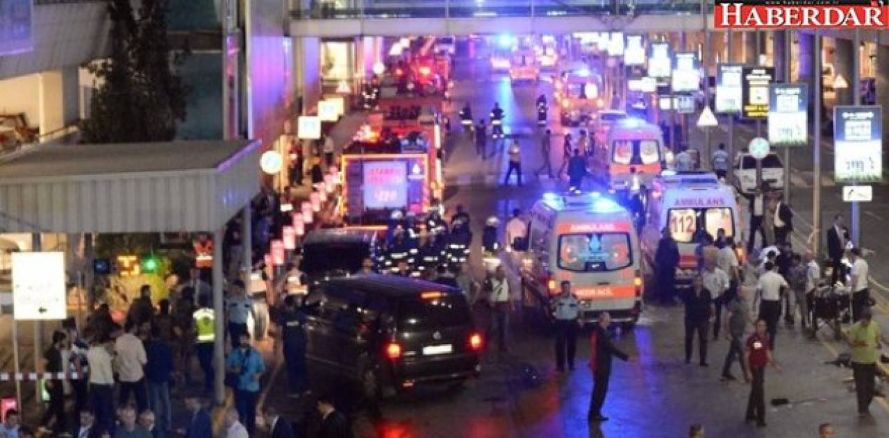 İstanbul Atatürk Havalimanında 3 canlı bomba kendisini patlattı.