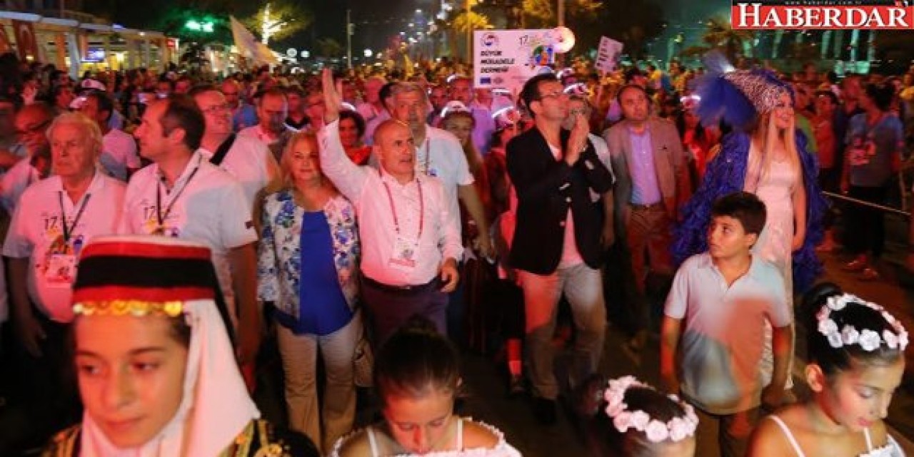 Büyükçekmecede demokrasi festivali korteji