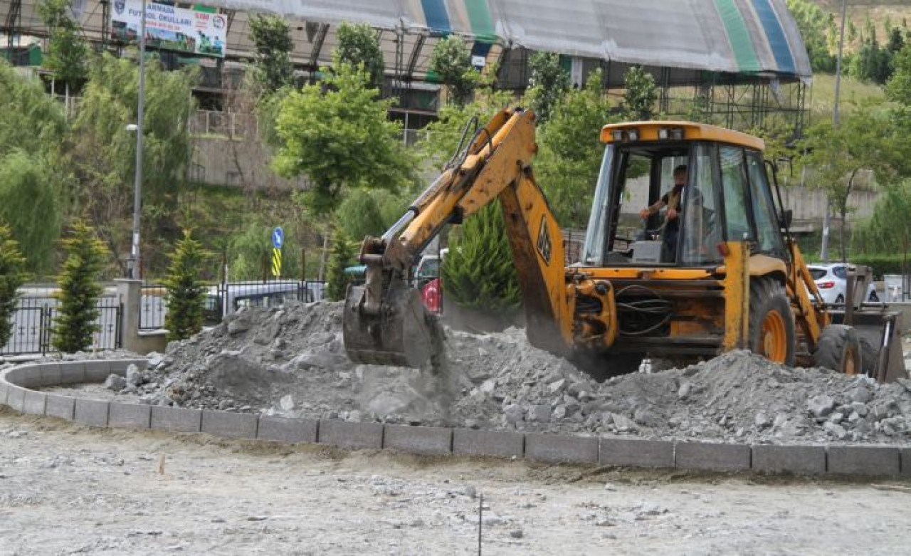 ESENYURT PARKLARINA KAVUŞUYOR