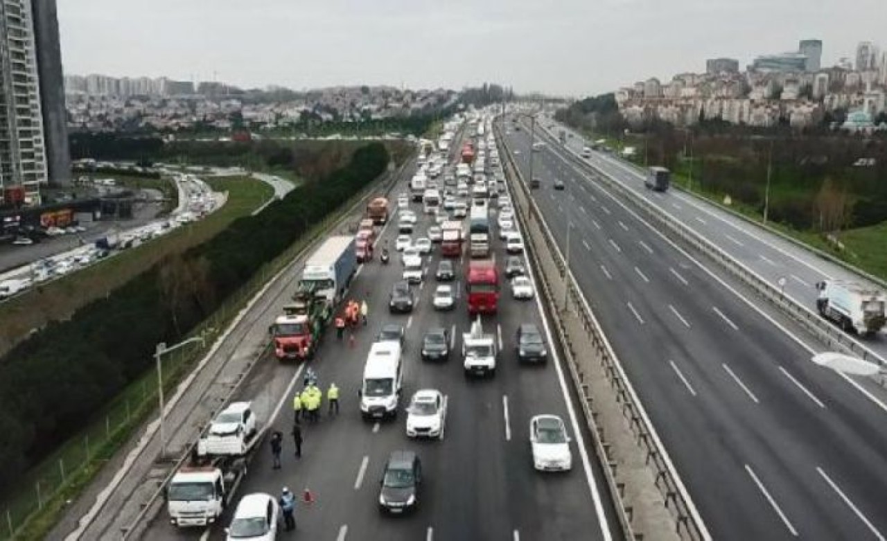 TEM Otoyolunda zincirleme kaza: 5 yaralı