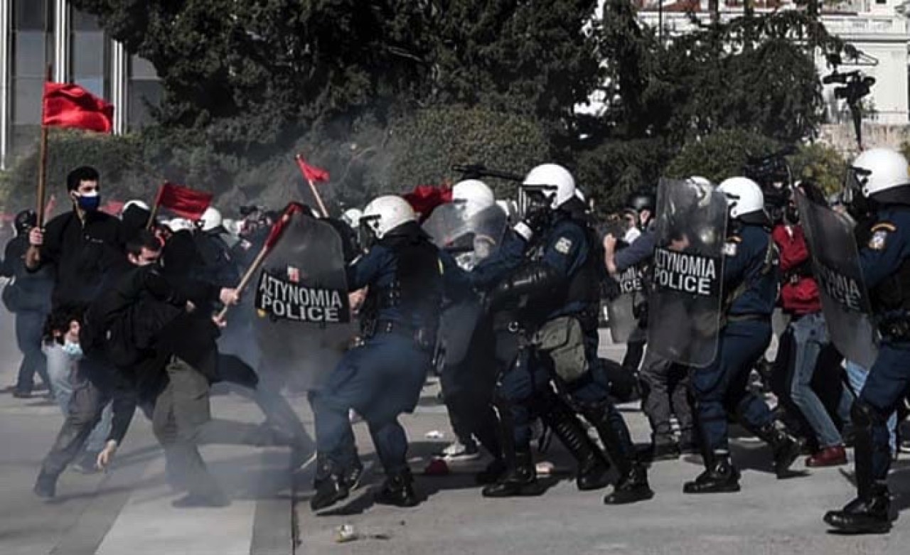 Yunanistan’da öğrenciler hükümetin tartışmalı kampüs tasarısına karşı polisle çatıştı