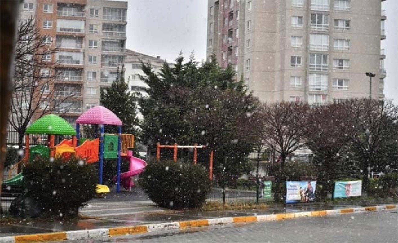 Beylikdüzüne kar erken geldi