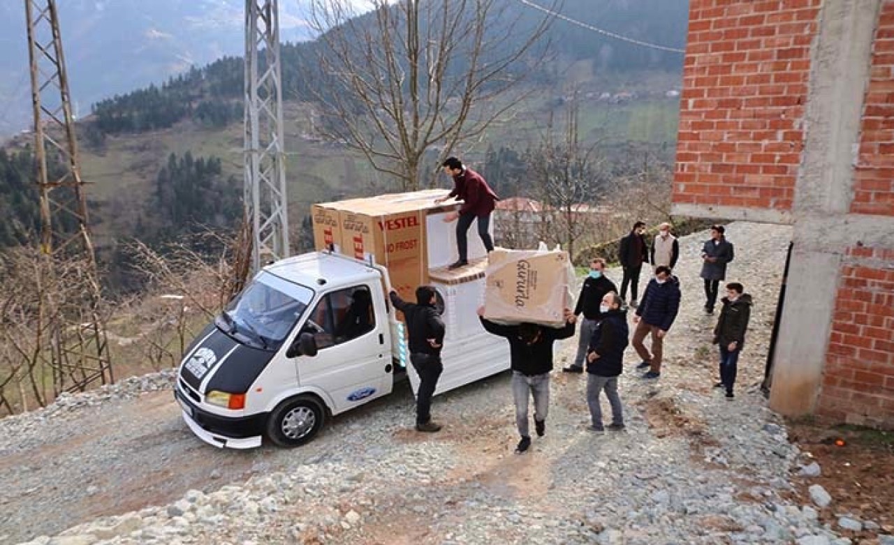 Büyükçekmece Belediyesi Araklıdaki yangın mağdurlarını unutmadı