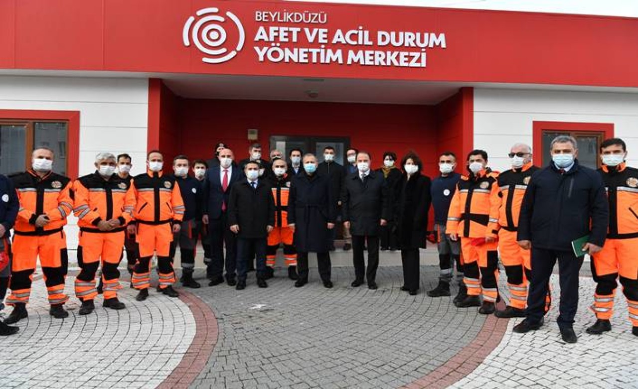 İstanbul Valisi Ali Yerlikaya Beylikdüzü esnafını ziyaret etti