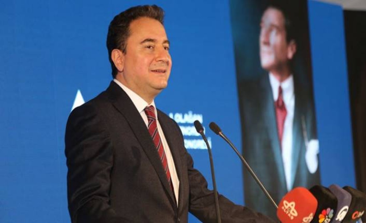 Ali Babacan AK Parti Genel Başkanı ve Cumhurbaşkanı Erdoğan’a sert sözlerle yüklendi