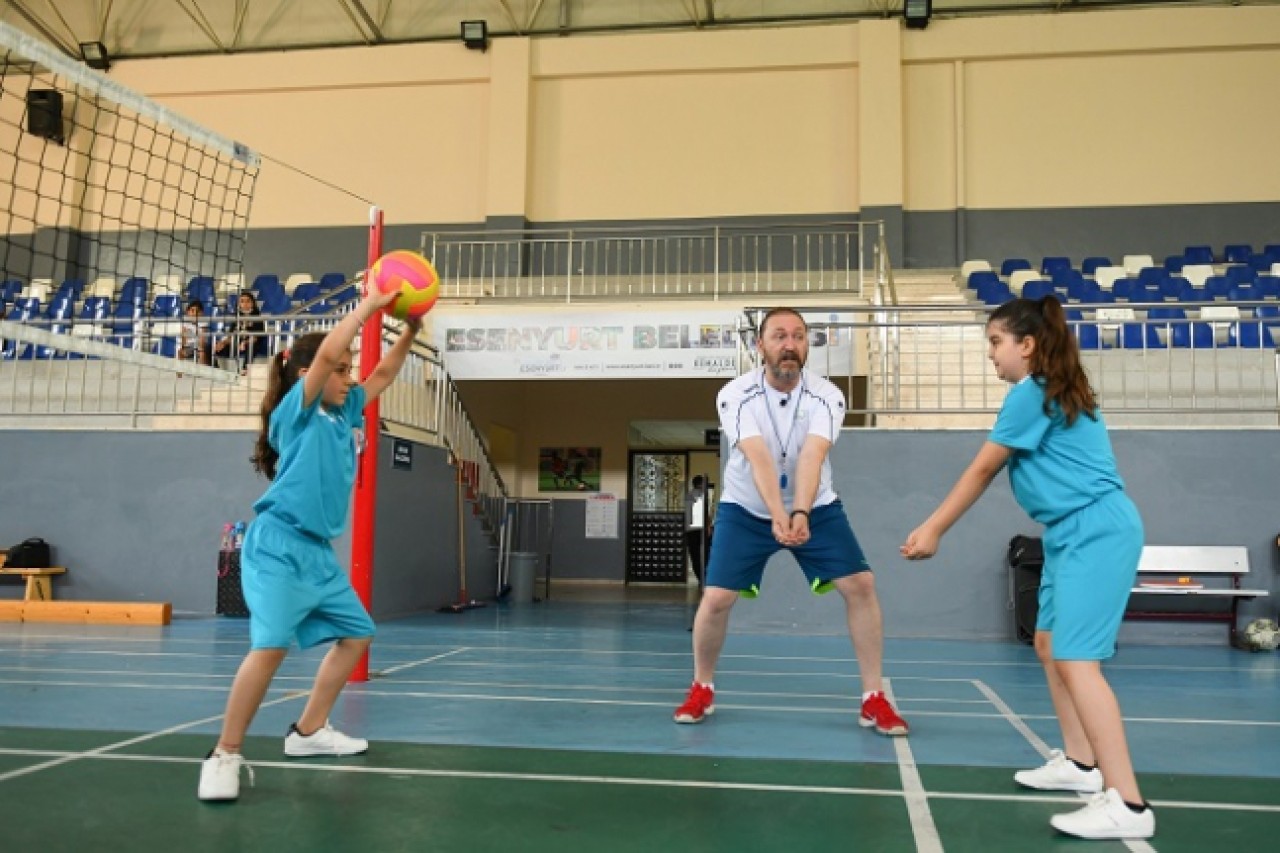 Esenyurtlu çocuklar hem spor yapıyor hem de sosyalleşiyor