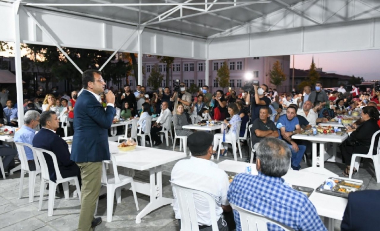 İMAMOĞLU VE BOZKURT,  ERENLER CEMEVİ’NDE MUHARREM LOKMASINA ORTAK OLDU