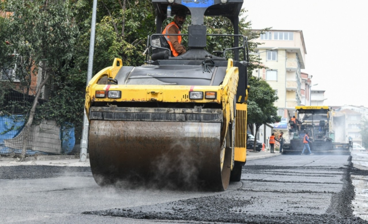 Esenyurt asfaltlanıyor