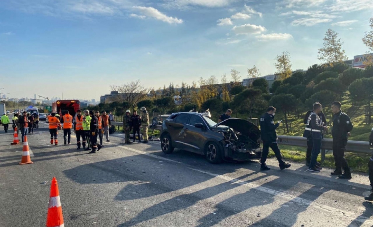 Esenyurt TEM Otoyolunda feci kaza: 1 ölü 2 yaralı