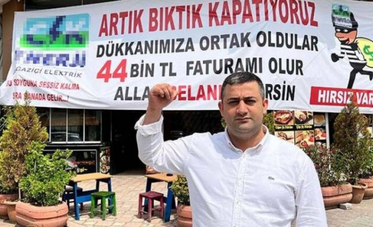 Esenyurt’ta  işletmesine gelen faturaya sinirlenen esnaf hırsız var pankartı astı: Artık bıktık, kapatıyoruz