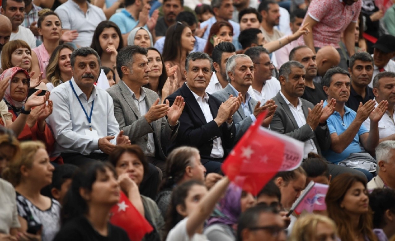 SAVAŞ HALİNDEKİ İKİ ÜLKE UKRAYNA VE RUSYA, ESENYURT’TAN BARIŞ GÜVERCİNİ UÇURDU