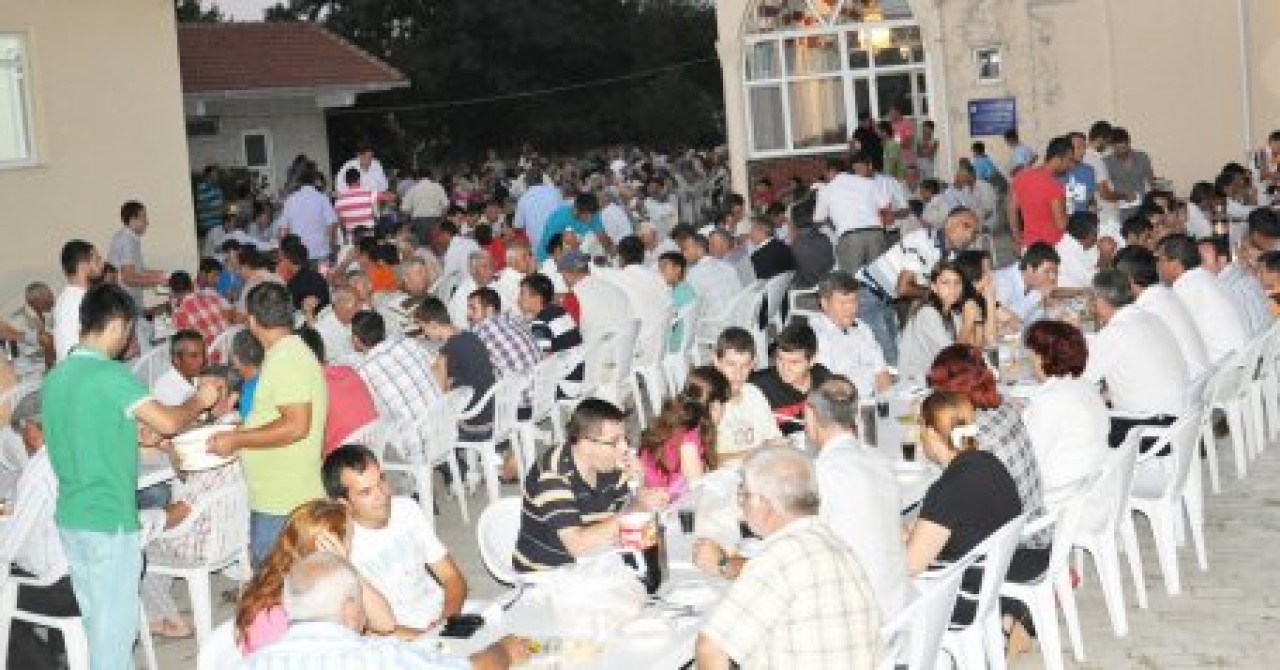 İzzettin’de iftar vakti..