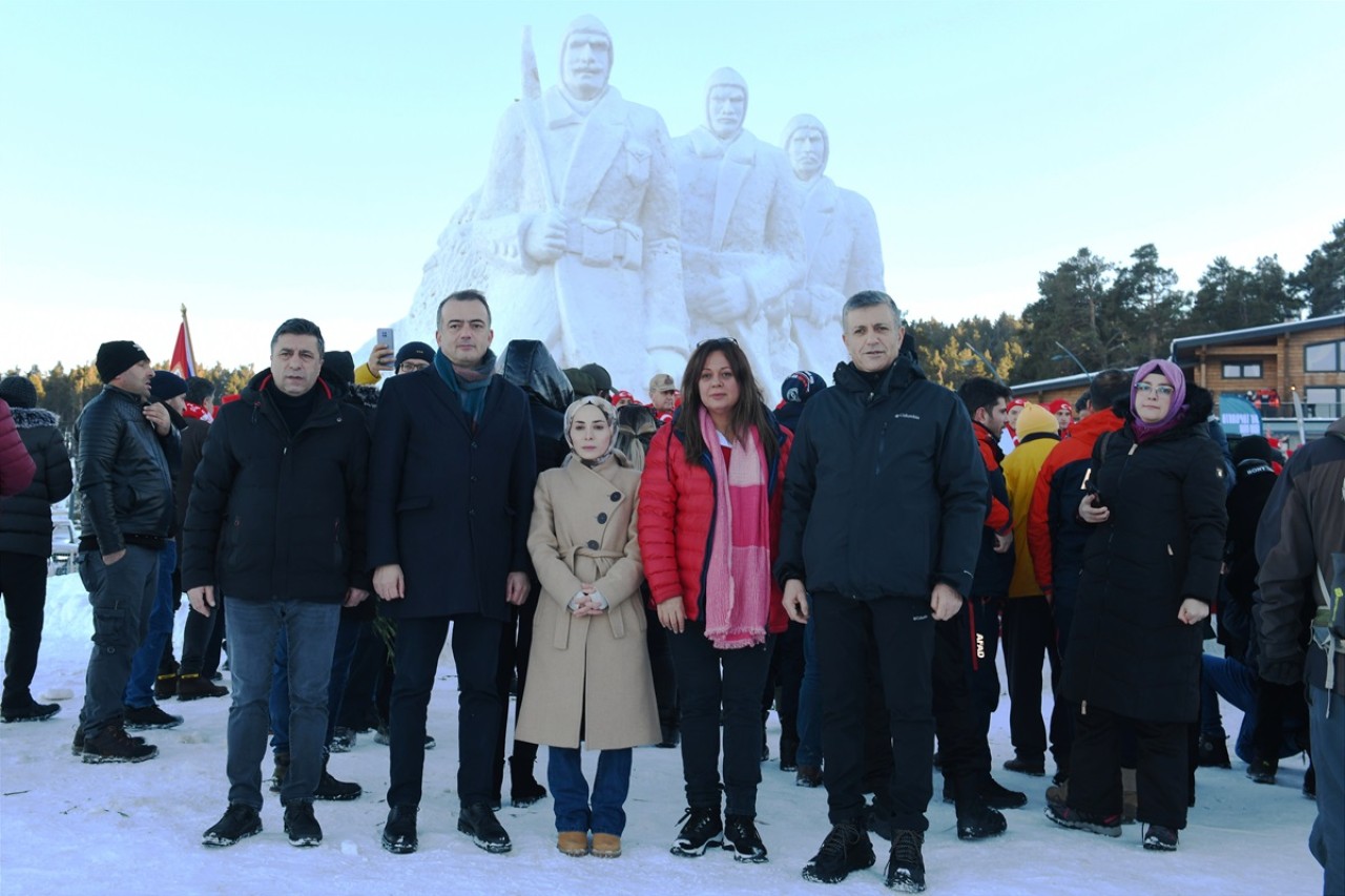 KAHRAMANLAR UNUTULMADI!