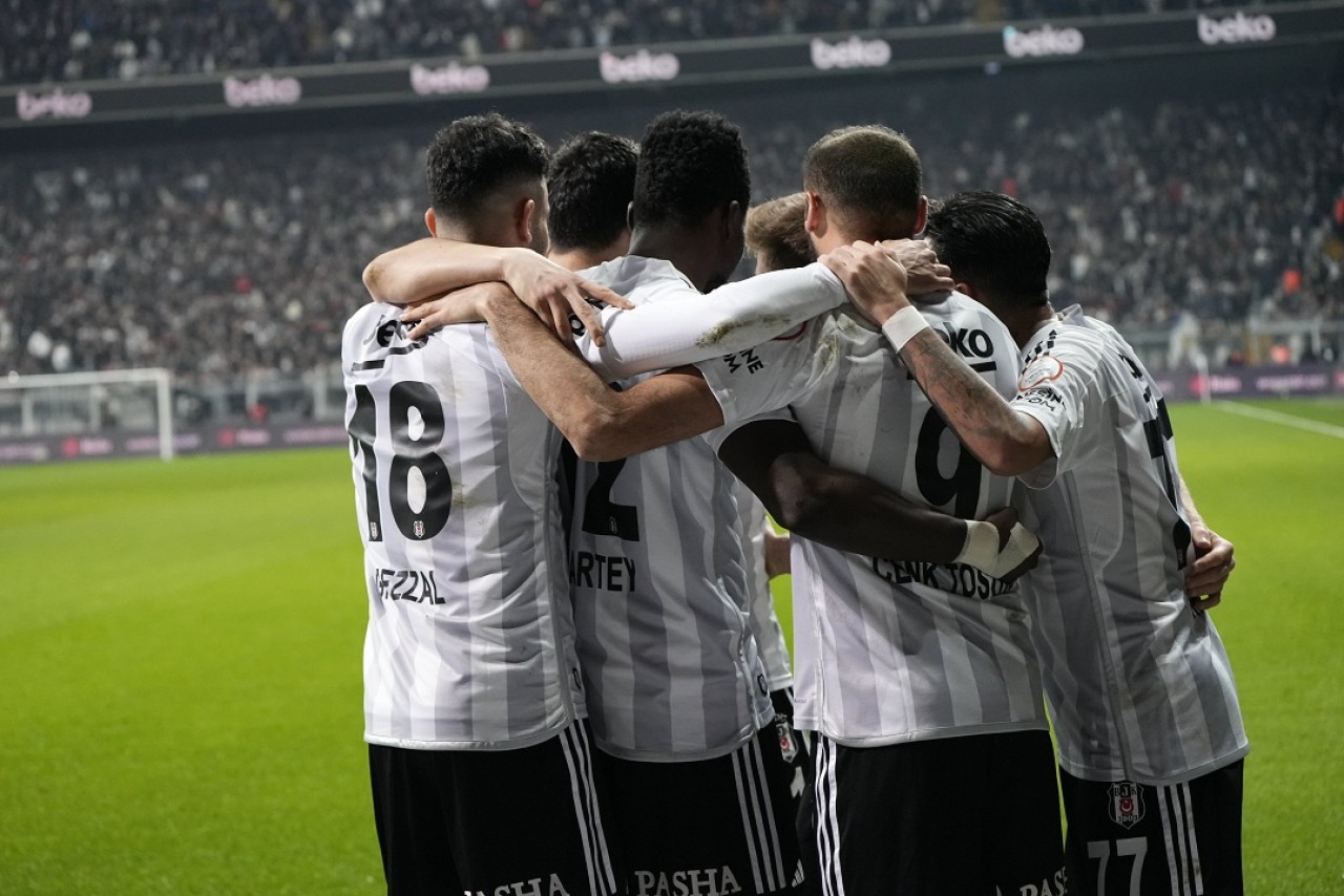 Beşiktaş Antalya’da tur istiyor