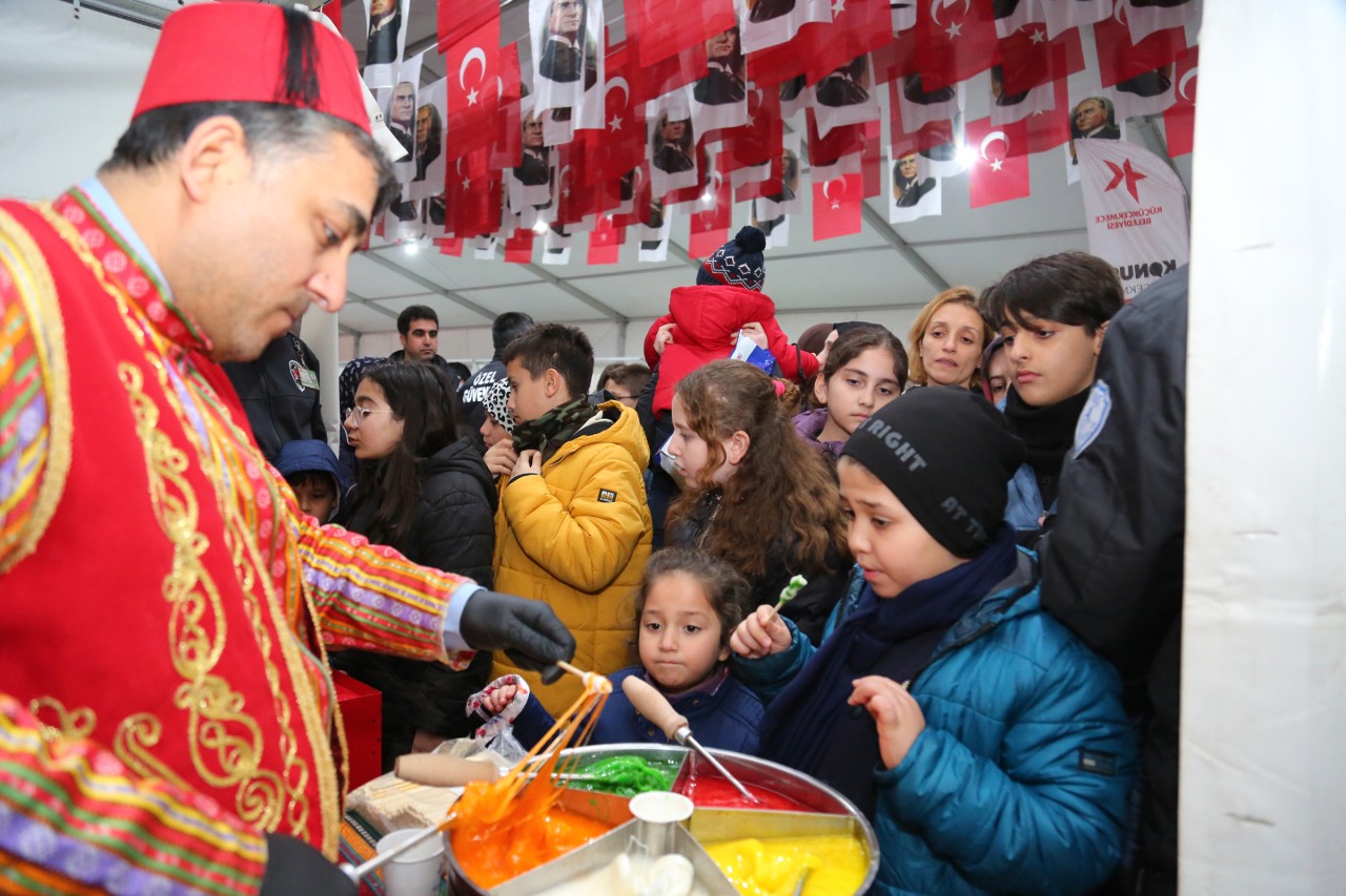 KÜÇÜKÇEKMECE'DE İFTAR ÇADIRLARINA BÜYÜK İLGİ