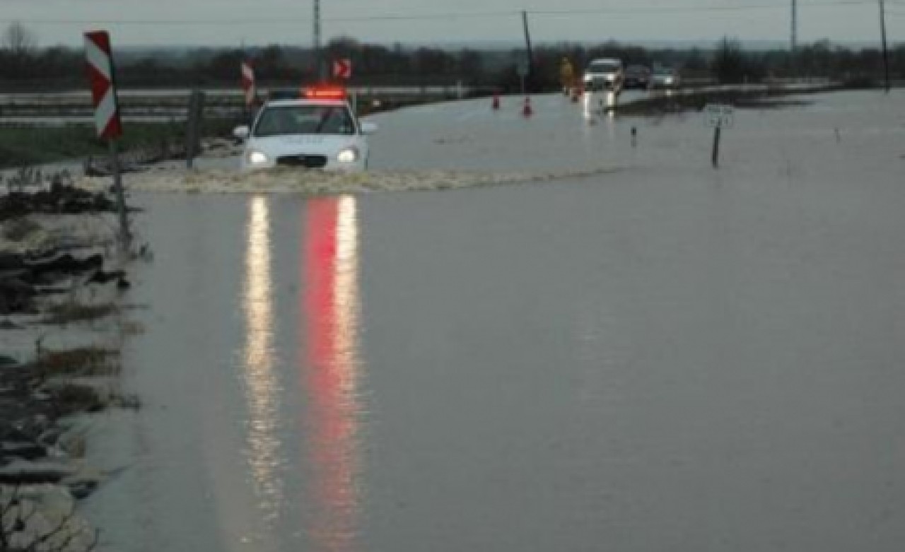 Kar Marmara'ya girdi..Tekirdağ yolu kapandı....