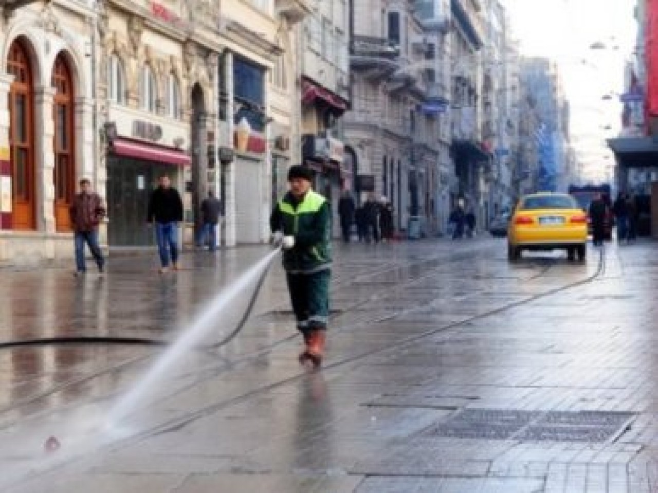 İstiklal Caddesi temizlendi