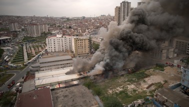 Esenyurt’ta fabrika yangını böyle görüntülendi