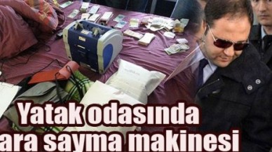 Yatak odasında para sayma makinesi