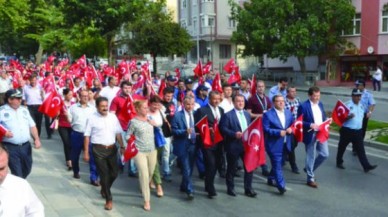 Silivri Belediyesi şehitler anısına yürüyüş düzenledi