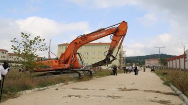 Çalışmalar durduruldu, iş makinaları gönderildi