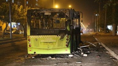 Diyarbakırda terör örgütü yandaşları yolcu otobüsünü yaktı