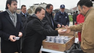 Silivri'de Belediye 10 bin aşure dağıttı