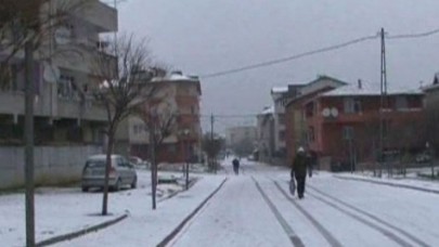 İstanbul güne karla uyandı