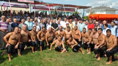 Festivalde yağlı güreş heyecanı