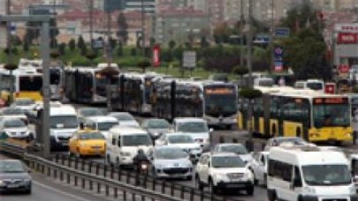 Sarı çizgiyi geçti metrobüs çarptı