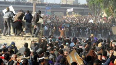 Tahrir Meydanı'nda silah sesleri duyuluyor