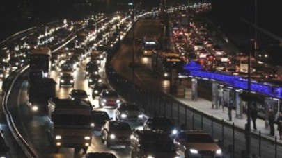 Küçükçekmece'de Trafik Çilesi Yaşanıyor