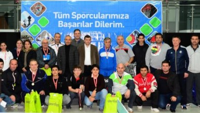 RAKET SALLAYANLARIN BAŞARISI TAÇLANDI