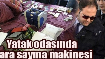 Yatak odasında para sayma makinesi