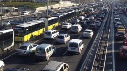 Metrobüs Arızalandı Yoğunluk Yaşandı