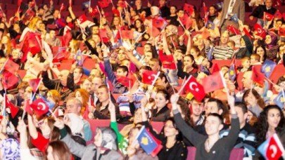 KOSOVA CUMHURİYETİ 6. YAŞINI ARENAMEGA’DA KUTLADI