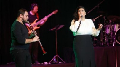 Işın Karaca'dan muhteşem konser