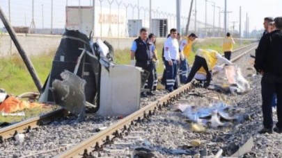 Mersin'de Tren Kazası : 9 Ölü