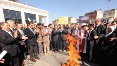 Sarıgül Nevruz Ateşinden Atladı