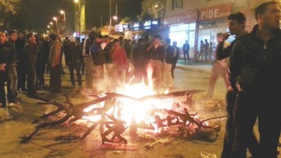 Trafiğe kapatılsın diye trafiği kapattılar!