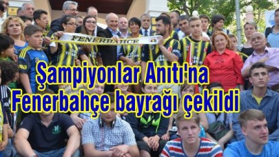 Şampiyonlar Anıtı'na Fenerbahçe bayrağı çekildi