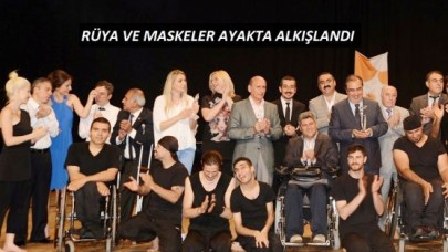 RÜYA VE MASKELER AYAKTA ALKIŞLANDI